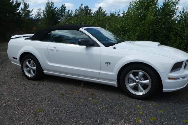 2007 Ford Mustang GT Cab / Inkommande Bil !